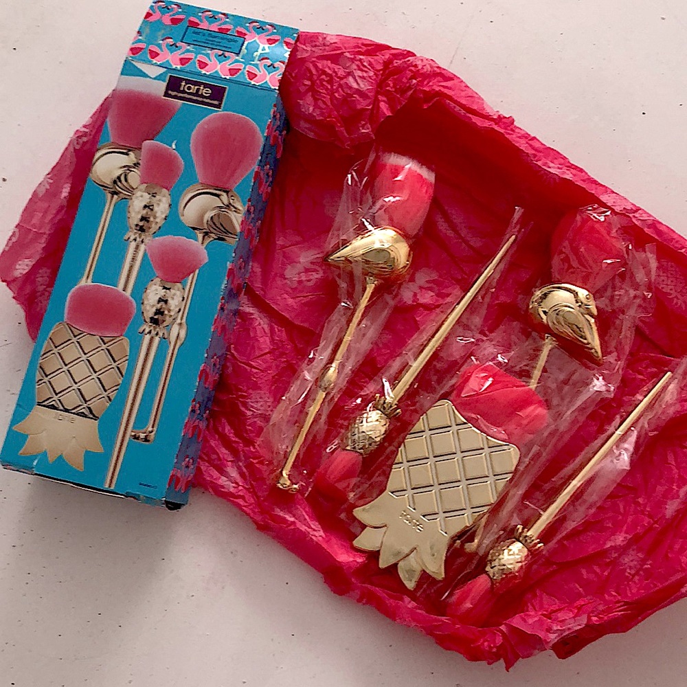 NIB tarte flamingo brush set